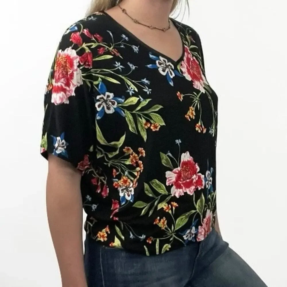 Carmen Marc Valvo Black Floral V-Neck Blouse - Picture 3 of 8